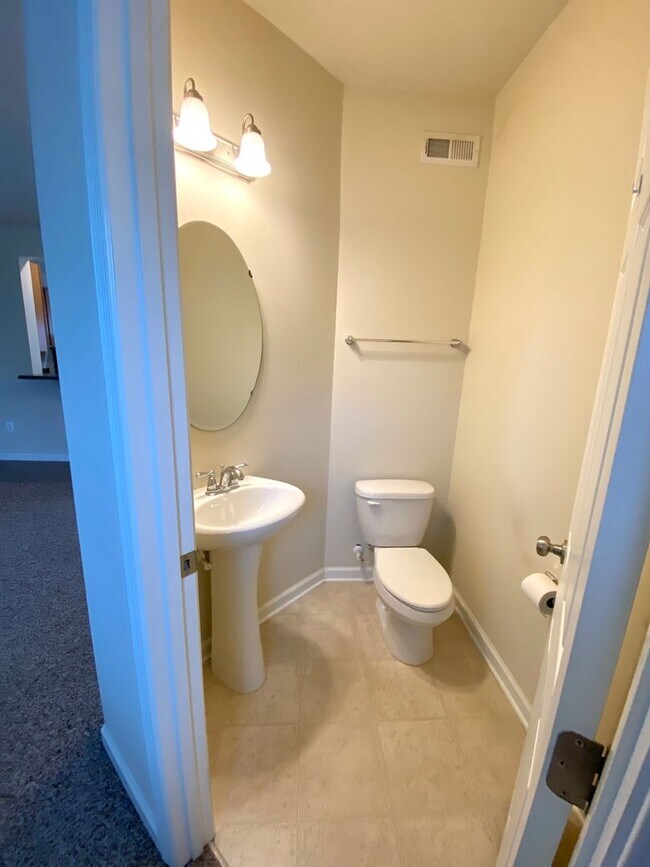 Building Photo - JUST REDUCED!!!!  3 Bedroom Townhome in Waynesboro!