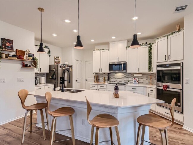 Building Photo - 6521 Carriage Pines Dr