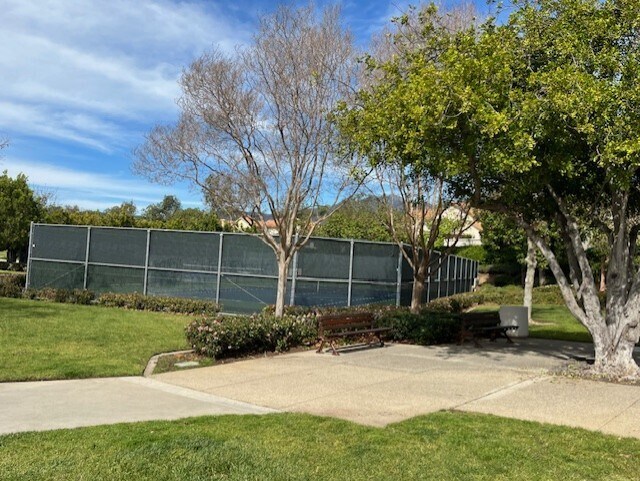 Building Photo - 10 Coralino