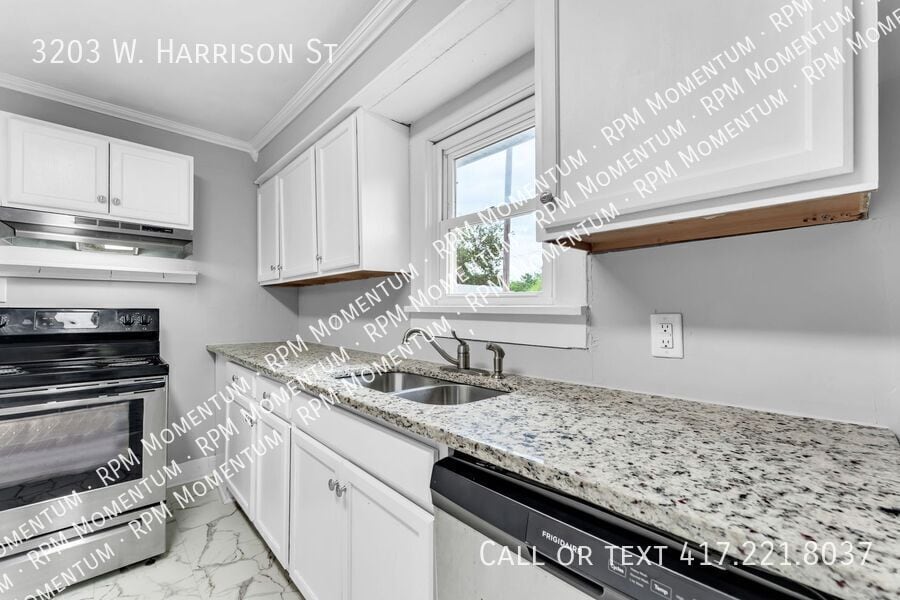 Building Photo - 3203 W Harrison St
