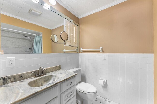 Building Photo - 8000 Lagos De Campo Blvd