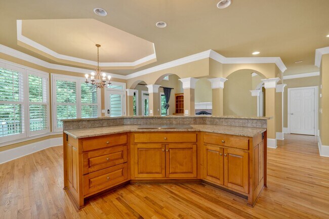 Building Photo - Spacious 7BR House in Powder Springs