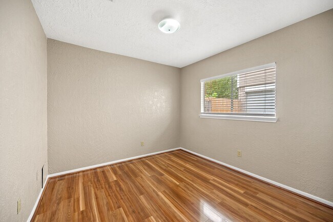 Building Photo - 16019 Mission Village Dr