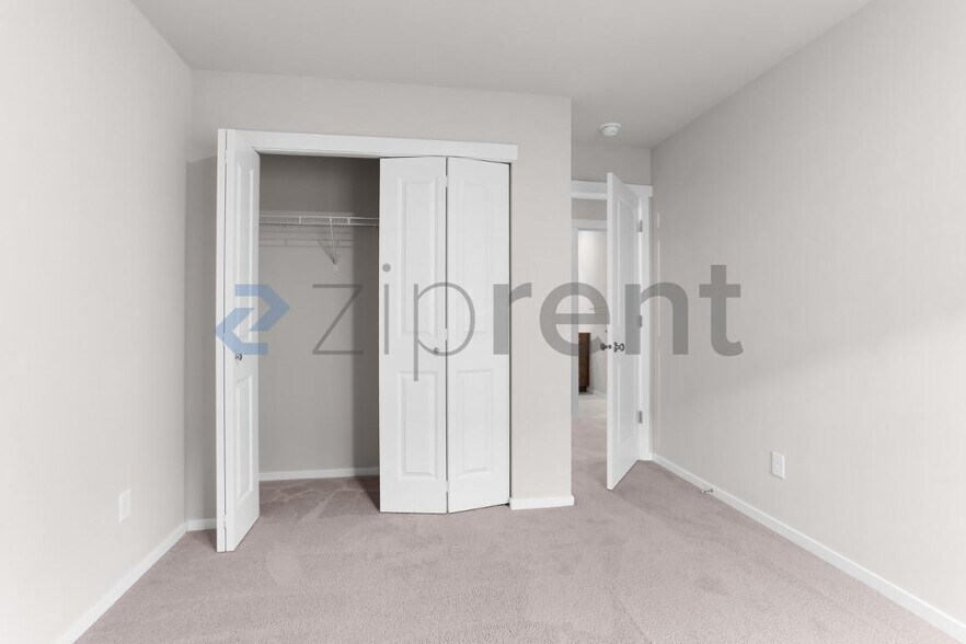 Building Photo - Unit