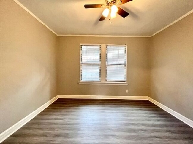 Building Photo - Ask about our Half-Off move-in specials! G...