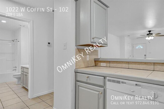 Building Photo - 1022 W Coffin St