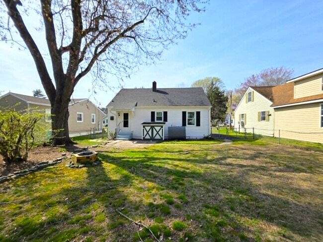 Building Photo - 1017 Tyler Ave