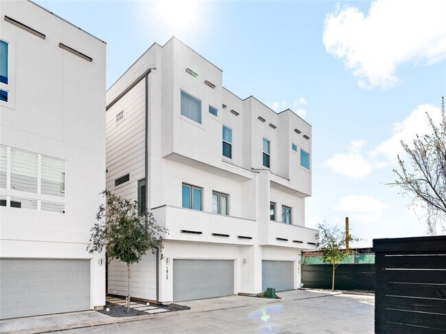 Building Photo - 1817 Elite Dr