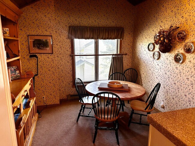 Building Photo - Stunning 3-Bedroom + Loft, 2.5-Bathroom Retreat in Snowcreek – $8,000/Month + Utilities