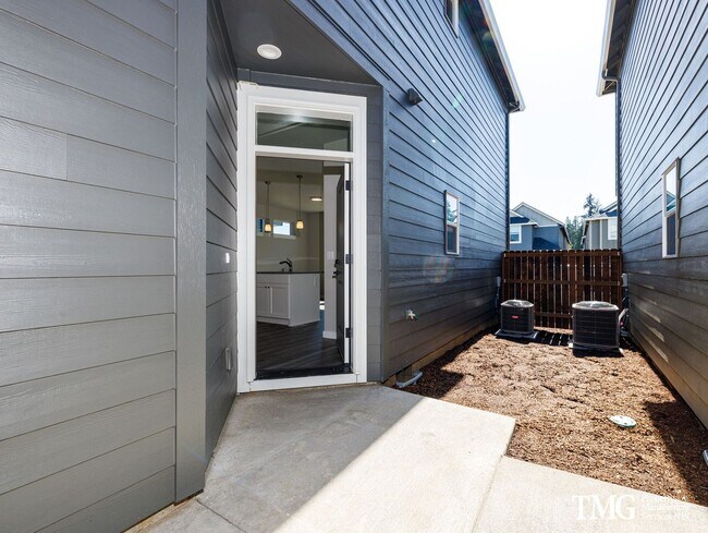Building Photo - Brand New 3 Bed 2.5 Bath Ridgefield Home Offering