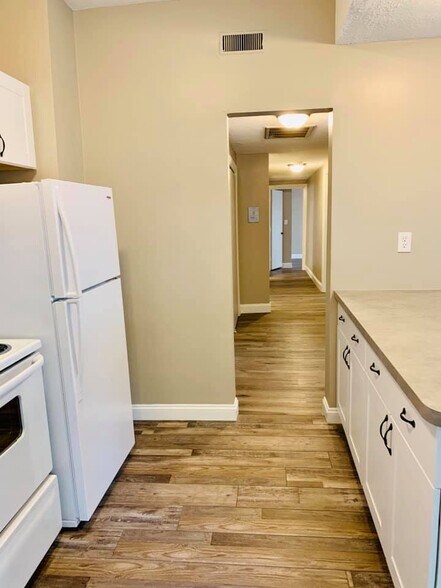 Building Photo - 1862 Beacon St