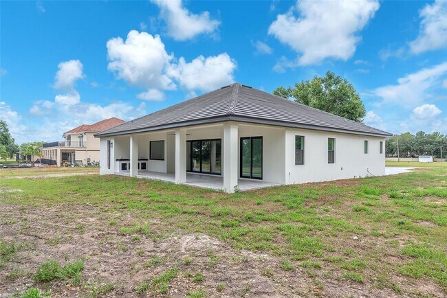 Building Photo - 11921 Fort King Hwy