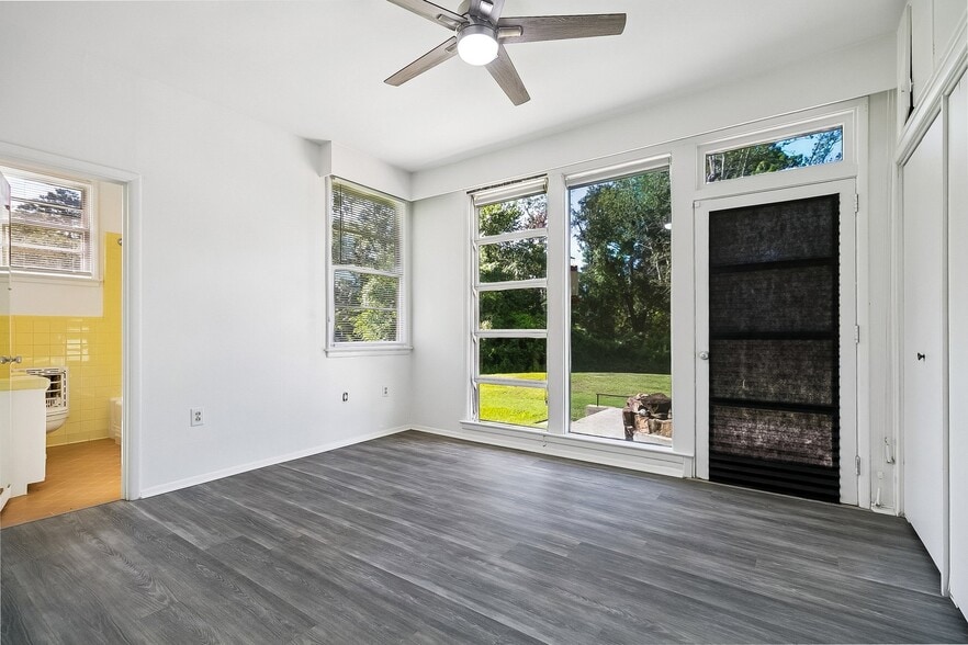 Building Photo - 1322 Knollwood Dr