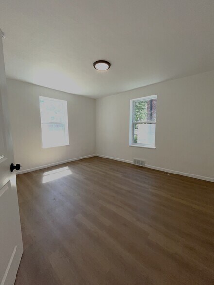 Building Photo - 3919 Jamieson Ave