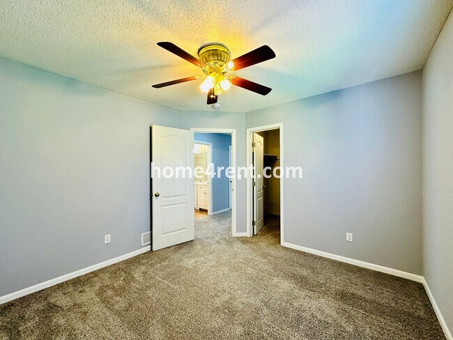 Building Photo - 8102 W 144th Pl