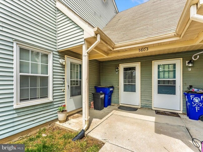 Building Photo - 5803 Oleander Pl