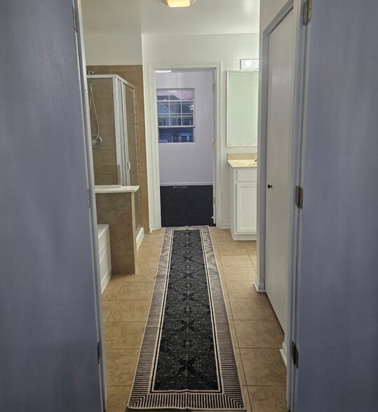 Building Photo - 838 Avalon Way