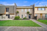 Building Photo - 2466 Country Club Dr