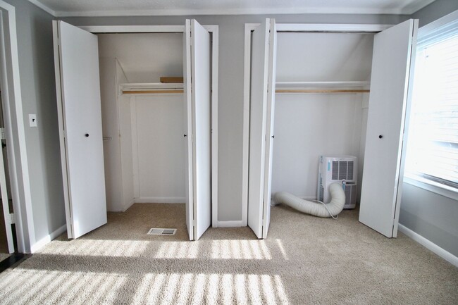 Building Photo - 4 Bed 2 Bath Farmington Hills home for lease