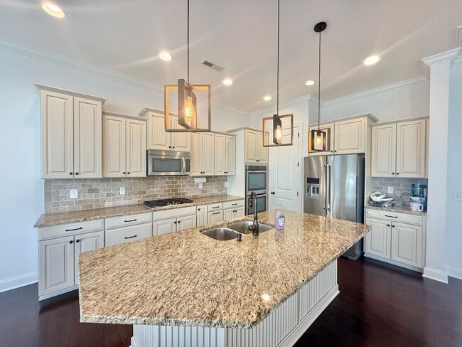 Building Photo - Modern, Luxurious 3BD, 2.5BA Cary Home with Solar Panels & Detached 2-Car Garage with EV Charger ...