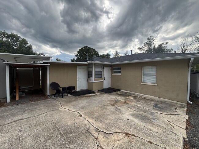 Building Photo - 2/1 duplex - Great Location near downtown