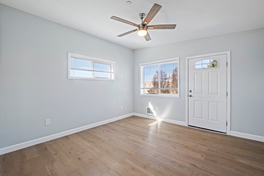 Building Photo - 812 2nd Ave N