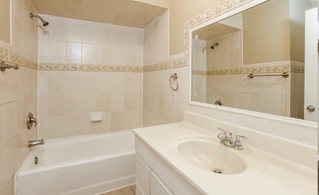 Building Photo - 1464 Deerfield Rd