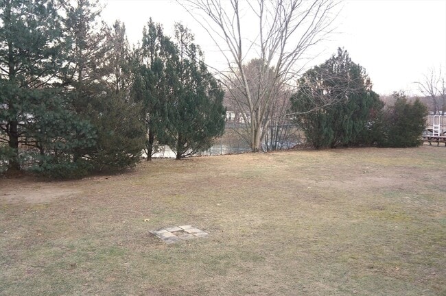 Building Photo - 567 Mendon Rd