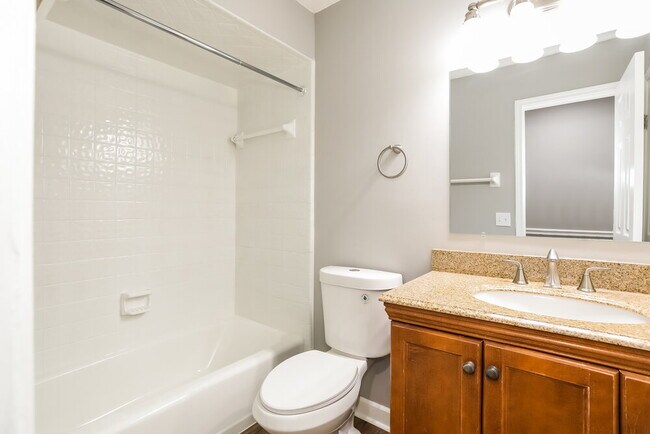 Building Photo - 1960 Oak Twist Ct