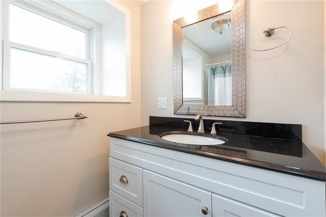 Building Photo - 7 Cowsill Ln