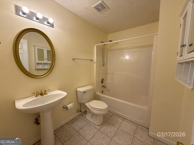 Building Photo - 2021 Gates Ct