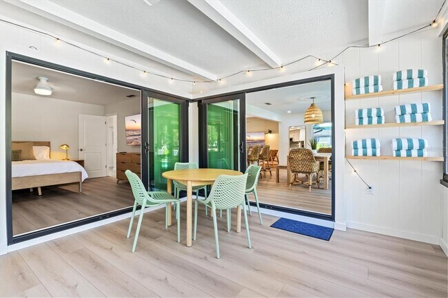 Building Photo - 2641 Hyde Park St