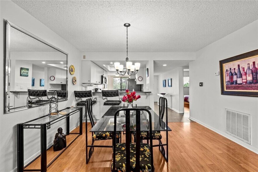 Building Photo - 1942 Golf View Dr