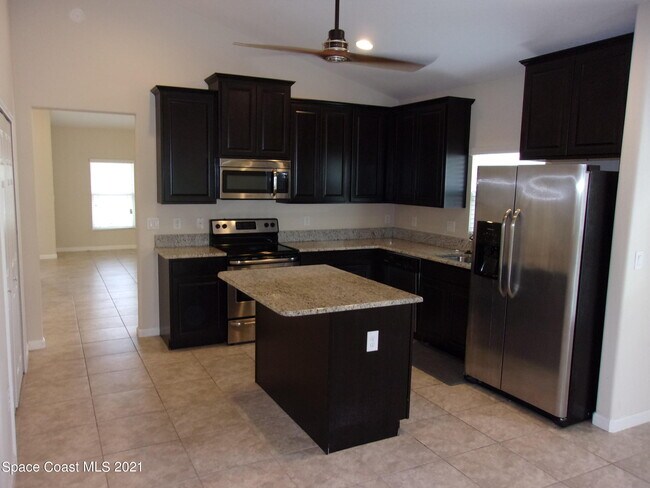 Building Photo - 3935 Harvest Cir