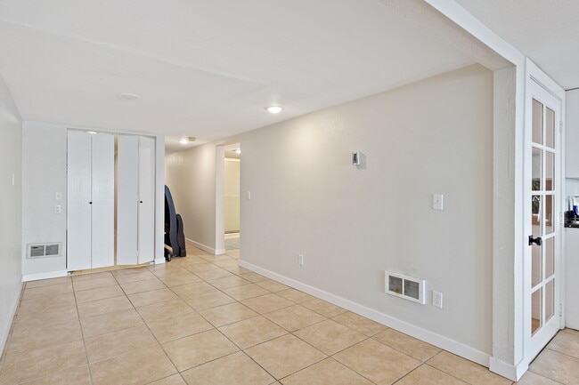 Building Photo - 4703 Beach Dr SW
