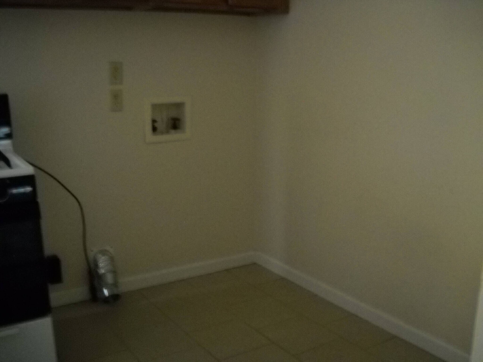 Building Photo - 341 E 13rh st