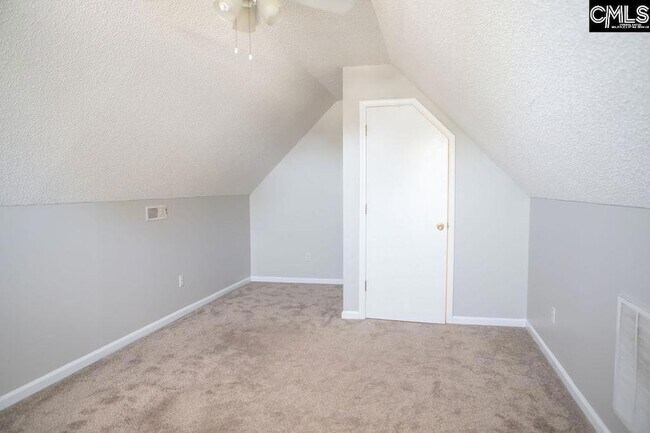 Building Photo - 33 Oak Lake Ct