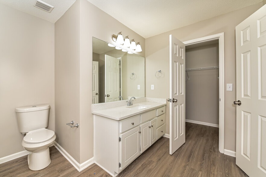 Building Photo - 8560 Guthrie Dr
