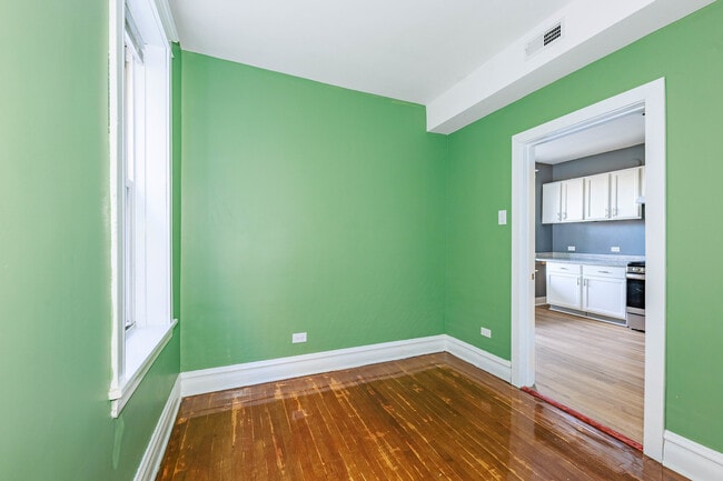 Building Photo - 1445 S Kostner Ave