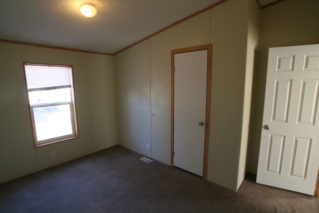 Building Photo - 3 bedroom 2 bathroom manufactured home