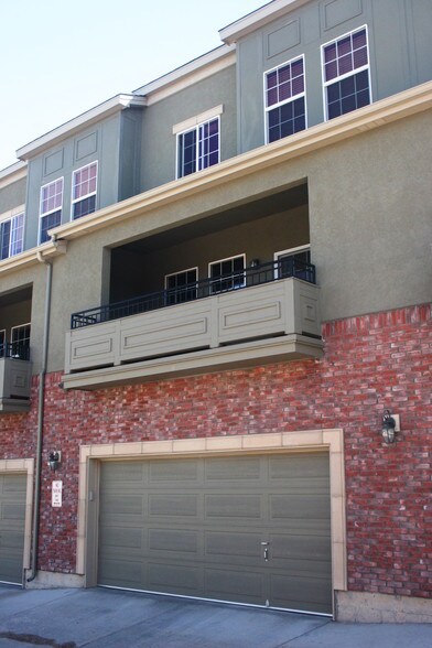 Building Photo - 835 Brookhurst Ave