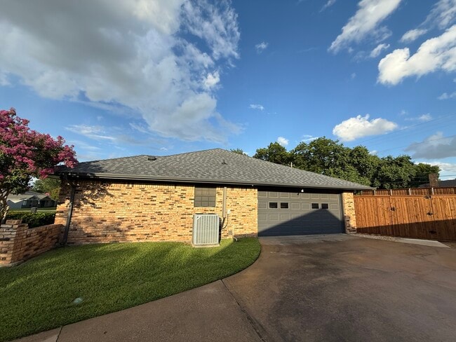 Building Photo - 206 Turpin Dr