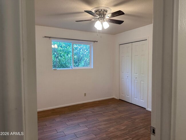 Building Photo - 308 E Ellis Dr