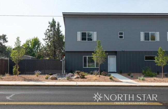 Building Photo - 3040-3042 SW Obsidian Ln