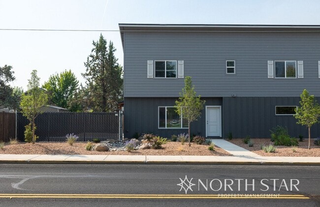 Building Photo - New, Bright & Spacious 3 bed/2.5 bath w/ Garage