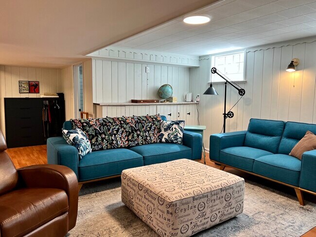 Building Photo - 940 N Oak Park Ave