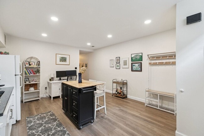 Building Photo - 1829 Kater St