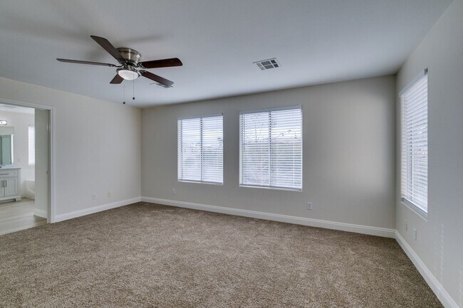 Building Photo - Charming 4 Bedroom, 3 Bathroom Home Near S...