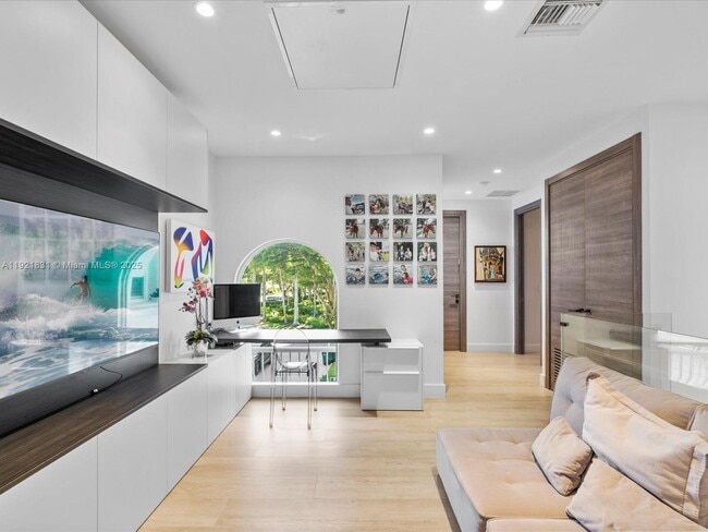 Building Photo - 3753 NE 214th St