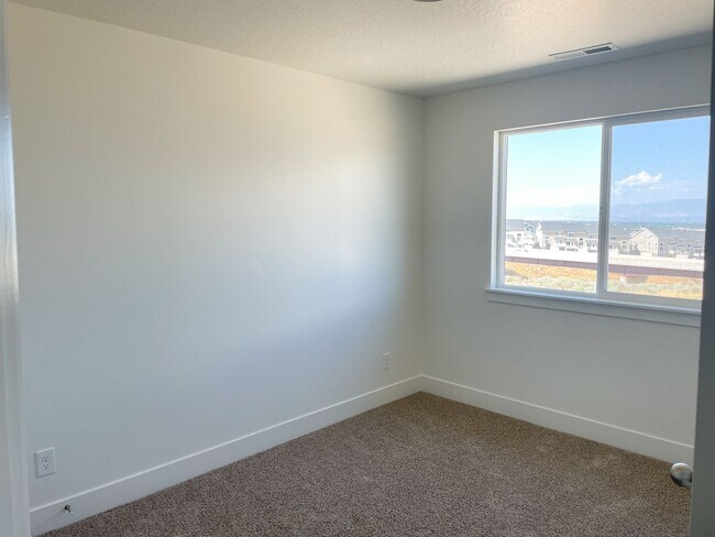 Building Photo - Beautiful 2-Story Premier Townhome w/Attached 2-Car Garage and Unfinished Basement in Herriman